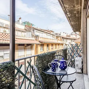 Guesthost - Elegant Ponte Vecchio Apartment