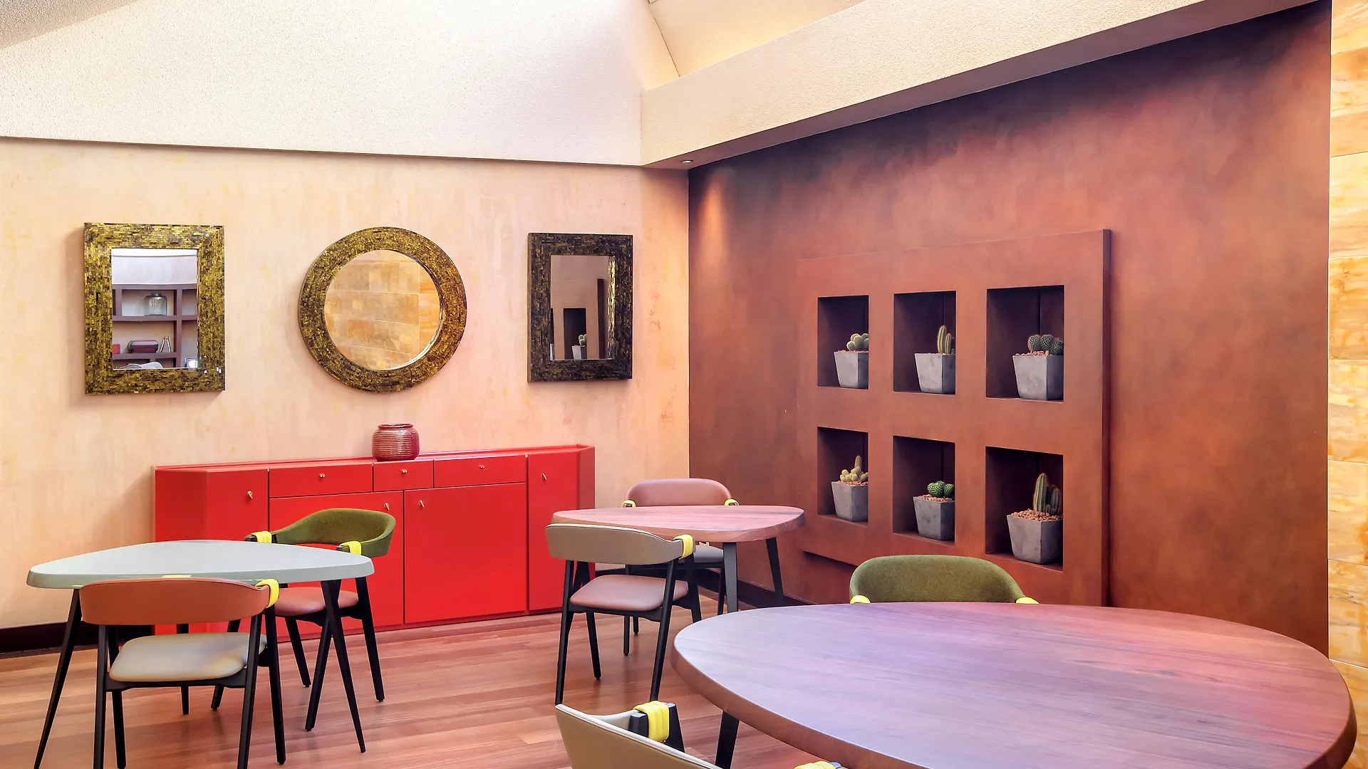 ****  Enterprise Hotel Design & Boutique Milan Italy